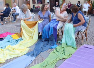 A Fano "si tesse la pace", mega bandiera di oltre 300 mq